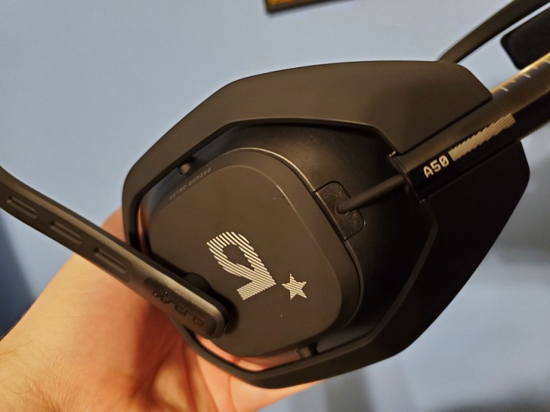 SteelSeries Arctis Pro vs Astro A50 Gaming Headset