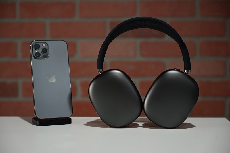 Bowers & Wilkins PX7 vs Apple Airpods Max