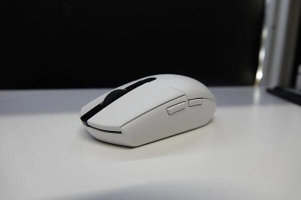Logitech G305 vs G304 - Differences (Which One to Buy?) - UBG