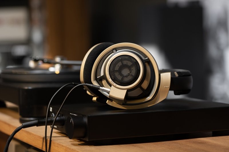 Sennheiser HD 800S vs Focal Clear