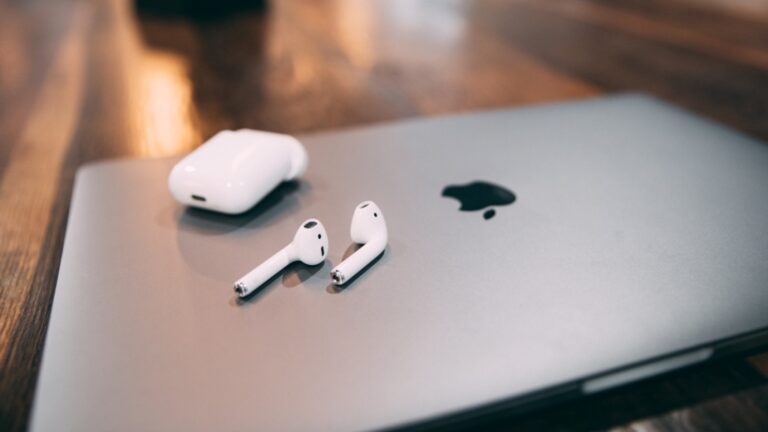 How to Connect Airpods to MacBook