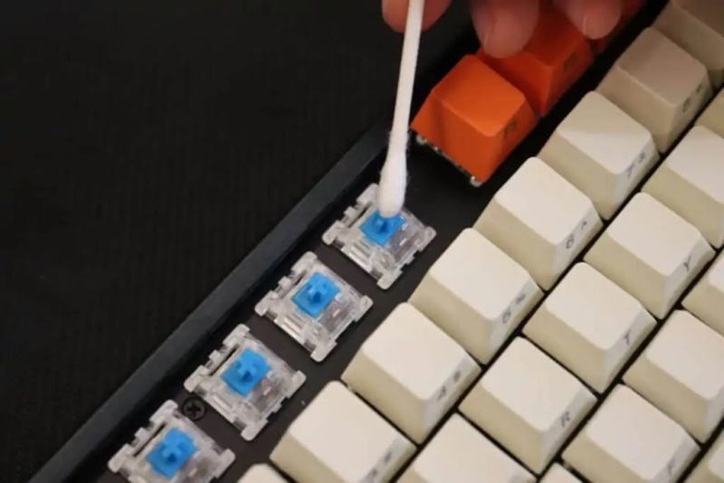 How to lubricate keyboard switches