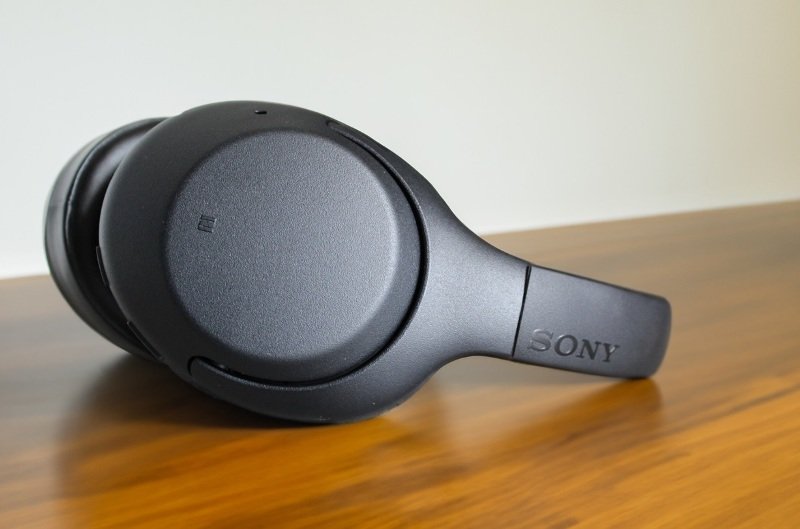 Sony XB900N Connectivity